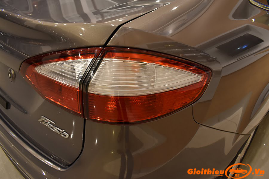 den-hau-xe-ford-fiesta-15L-at-titanium-sedan-2019-gioithieuxe-vn