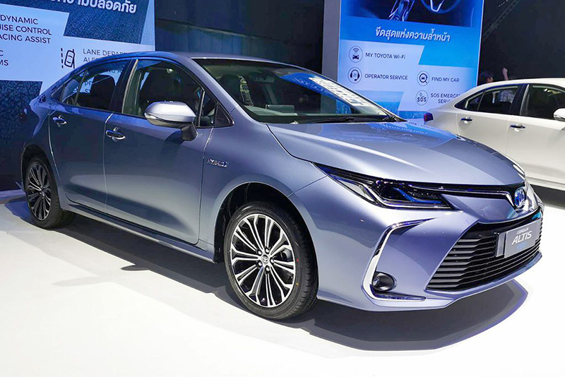 Toyota Corolla Altis và Mazda3 thế hệ mới - Sắp ra mắt tại Việt Nam hứa hẹn sẽ giành giật ngôi vua doanh số phân khúc