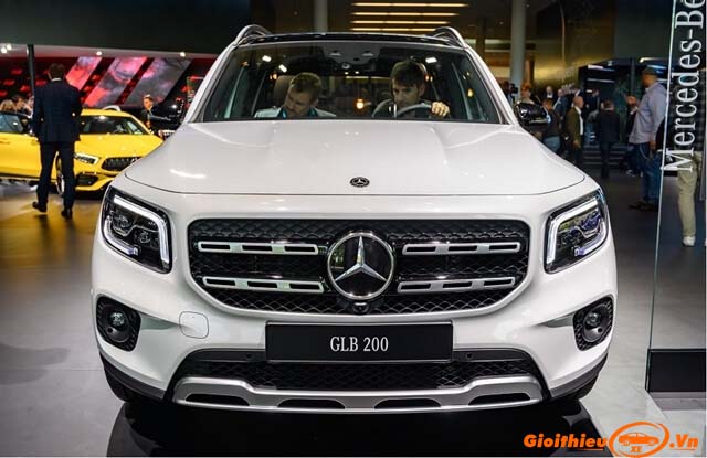 Mercedes-Benz GLB 200 chính thức có mặt tại đại lý mới gói AMG - Line, nội thật đẹp hơn mẫu