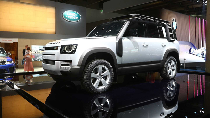 Land Rover Defender 2020 vừa ra mắt tại triển lãm Frankfurt, Đức sẽ sớm về Việt Nam vào tháng 3 năm sau.